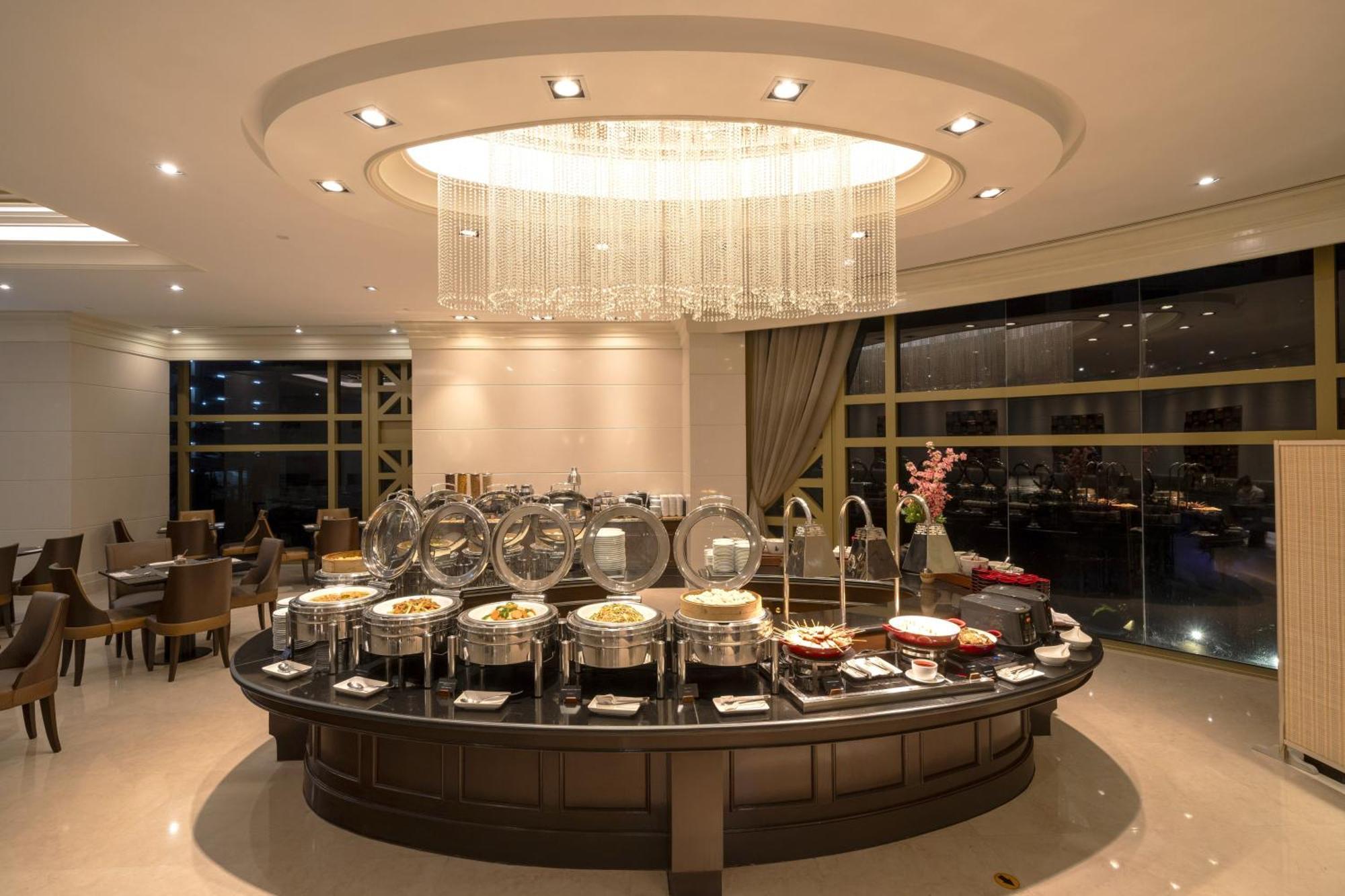 Grande Centre Point Hotel Ratchadamri Μπανγκόκ Εξωτερικό φωτογραφία A buffet at a hotel