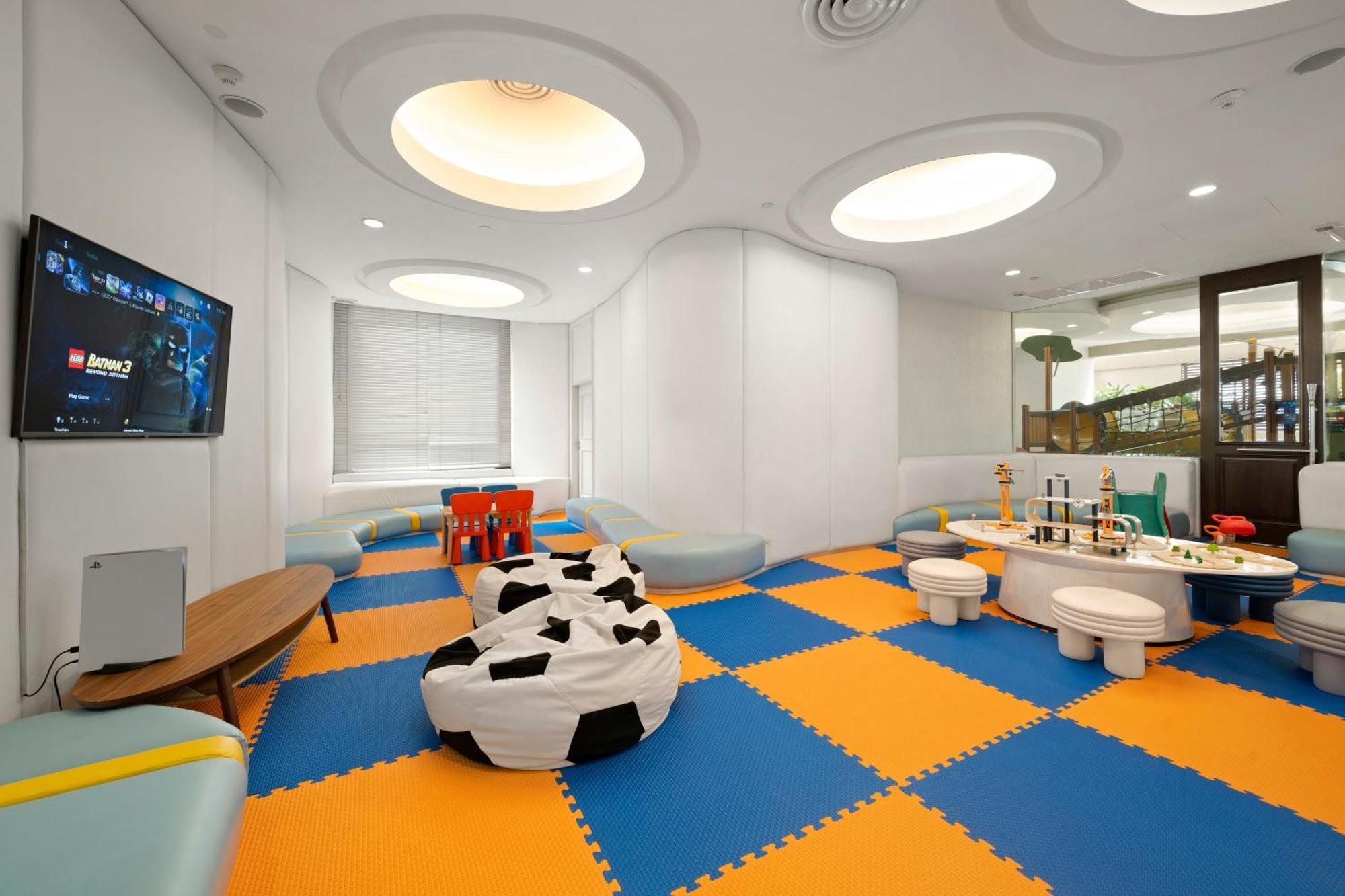 Grande Centre Point Hotel Ratchadamri Μπανγκόκ Εξωτερικό φωτογραφία The Children's Hospital at Queen Mary Hospital